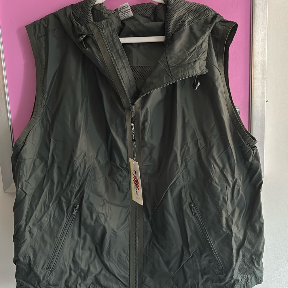 Metrop Olive Green Nylon Vest Size M NWT